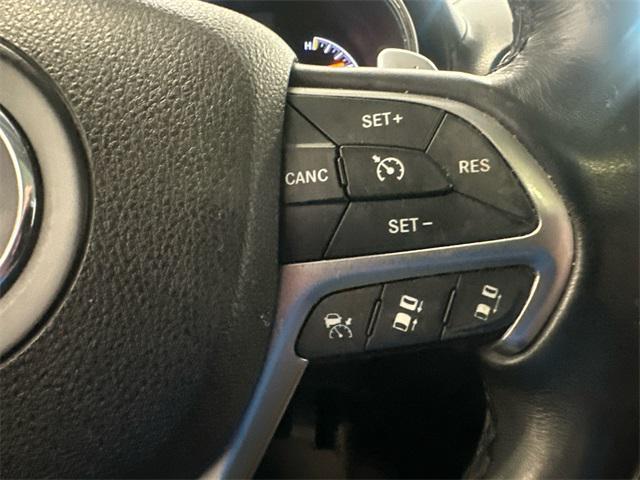 Photo of 2017 Velvet Red Pearlcoat Jeep Grand Cherokee