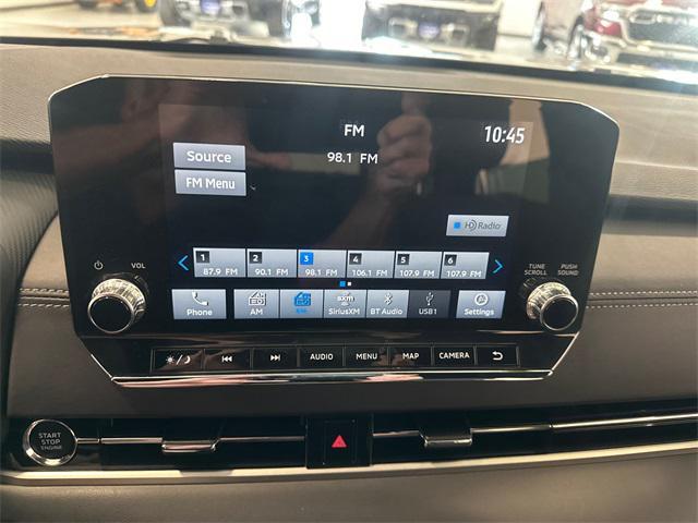 Photo of 2023 Mercury Gray Metallic Mitsubishi Outlander