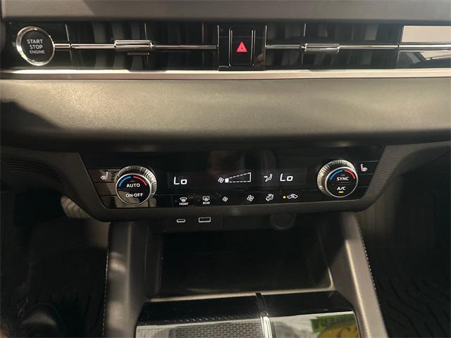 Photo of 2023 Mercury Gray Metallic Mitsubishi Outlander