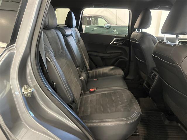 Photo of 2023 Mercury Gray Metallic Mitsubishi Outlander