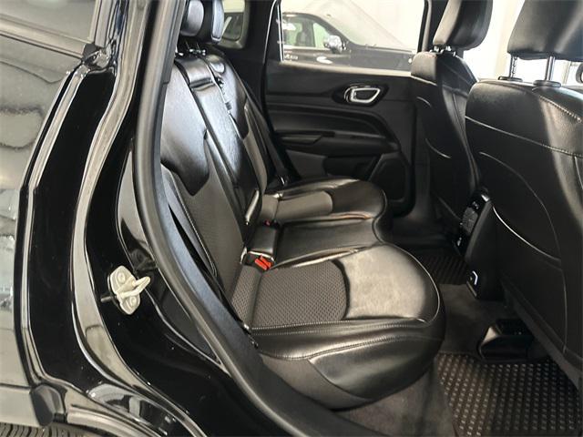 Photo of 2023 Diamond Black Crystal Pearlcoat Jeep Compass