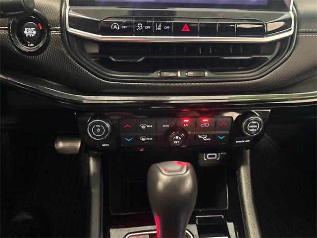 Photo of 2023 Diamond Black Crystal Pearlcoat Jeep Compass