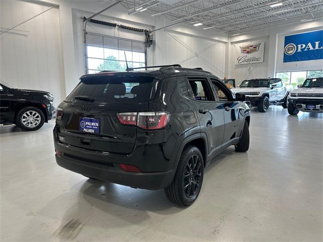 Photo of 2023 Diamond Black Crystal Pearlcoat Jeep Compass