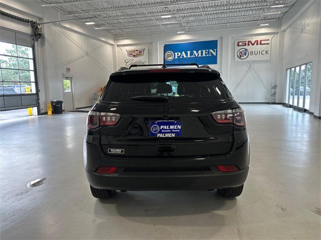 Photo of 2023 Diamond Black Crystal Pearlcoat Jeep Compass