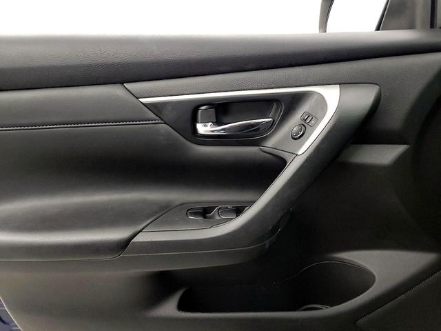 Photo of 2016 Blue Nissan Altima