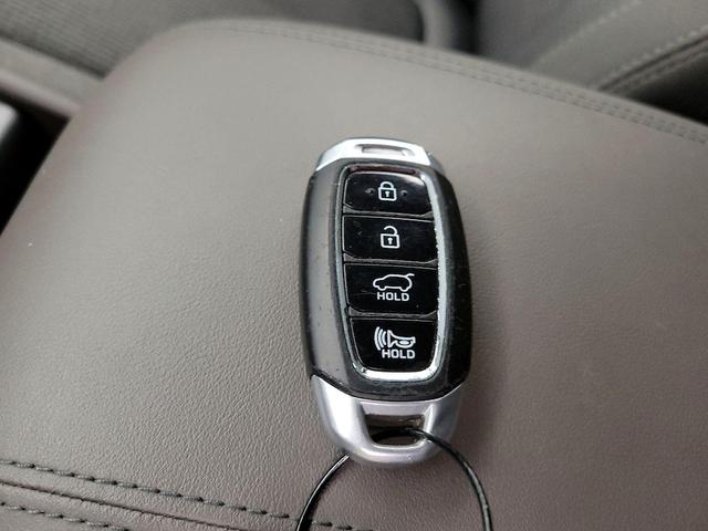 Photo of 2020 White Hyundai SANTA FE
