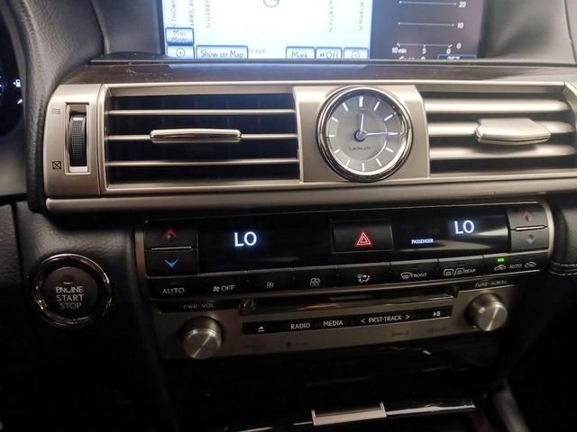 Photo of 2013 White Lexus LS 460