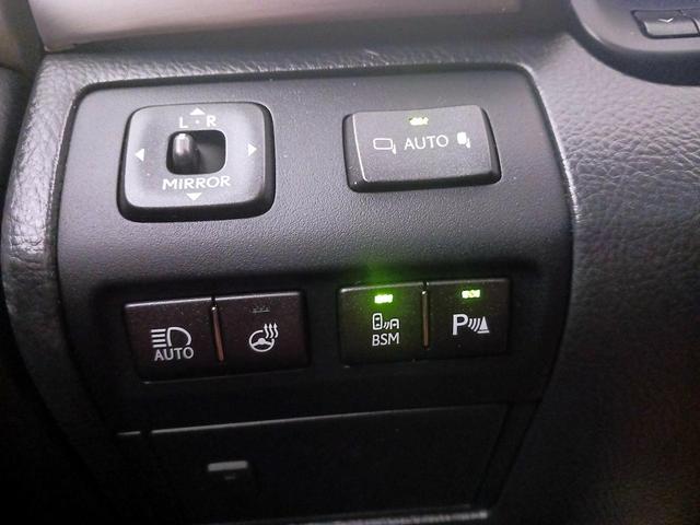 Photo of 2013 White Lexus LS 460