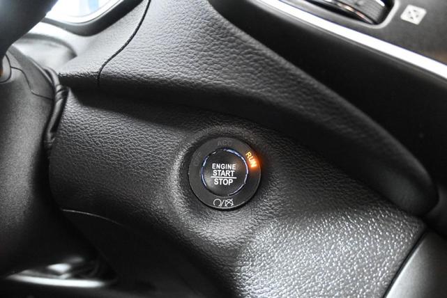 Photo of 2019 Diamond Black Crystal Pearlcoat Jeep Cherokee