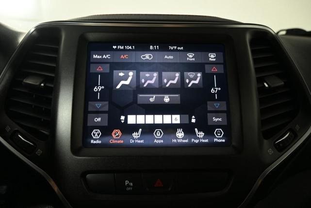 Photo of 2019 Diamond Black Crystal Pearlcoat Jeep Cherokee