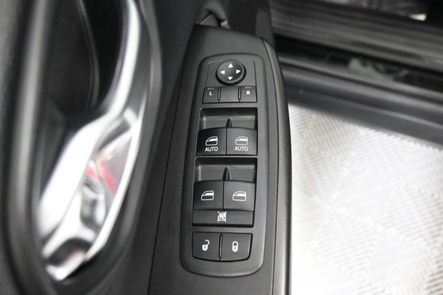 Photo of 2019 Diamond Black Crystal Pearlcoat Jeep Cherokee