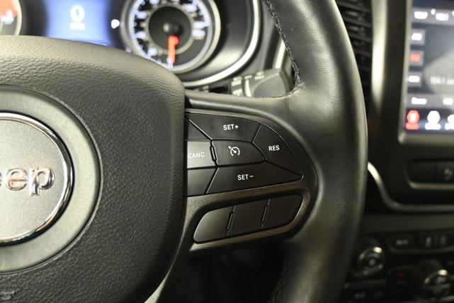 Photo of 2019 Diamond Black Crystal Pearlcoat Jeep Cherokee