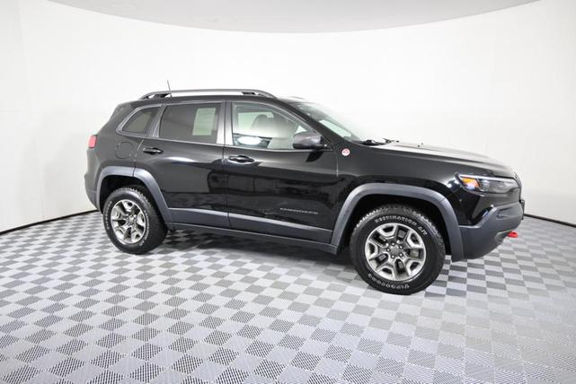 Photo of 2019 Diamond Black Crystal Pearlcoat Jeep Cherokee