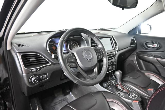 Photo of 2019 Diamond Black Crystal Pearlcoat Jeep Cherokee