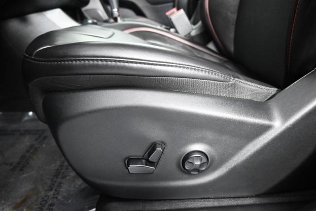 Photo of 2019 Diamond Black Crystal Pearlcoat Jeep Cherokee