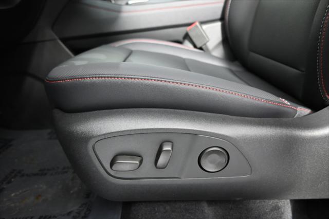 Photo of 2025 Mosaic Black Metallic Chevrolet Traverse