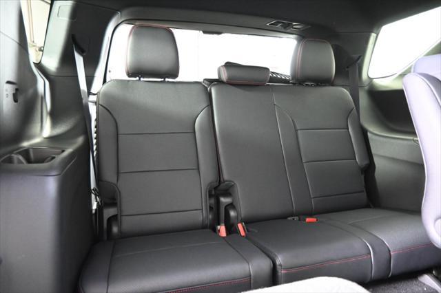Photo of 2025 Mosaic Black Metallic Chevrolet Traverse