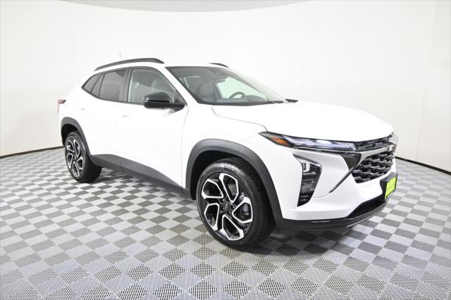 Photo of 2025 Summit White Chevrolet Trax