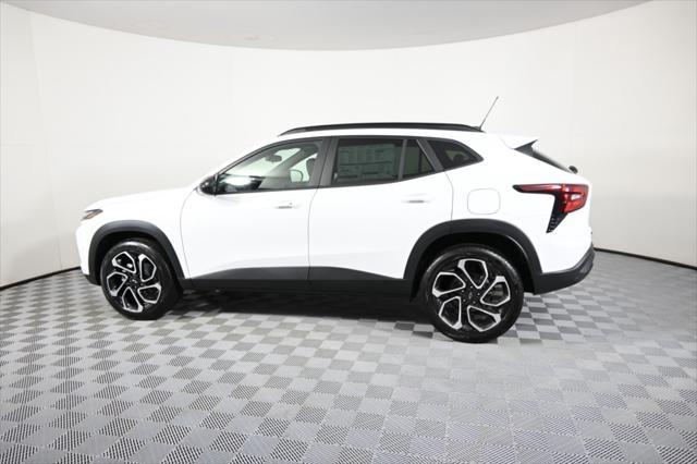 Photo of 2025 Summit White Chevrolet Trax
