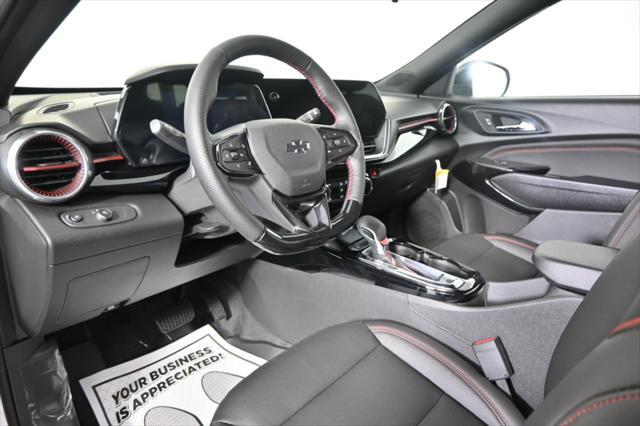 Photo of 2025 Summit White Chevrolet Trax