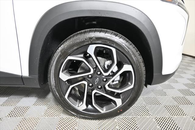Photo of 2025 Summit White Chevrolet Trax