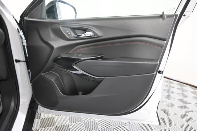Photo of 2025 Summit White Chevrolet Trax