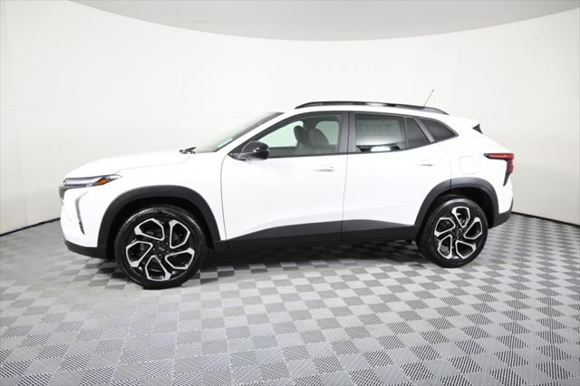 Photo of 2025 Summit White Chevrolet Trax