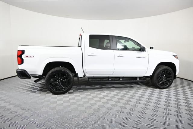 Photo of 2025 Summit White Chevrolet Colorado