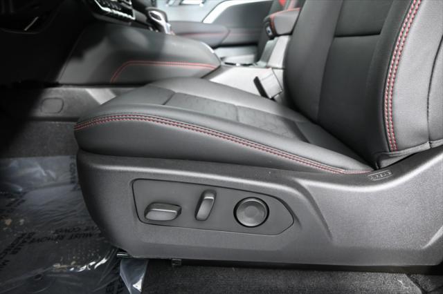 Photo of 2025 Summit White Chevrolet Colorado