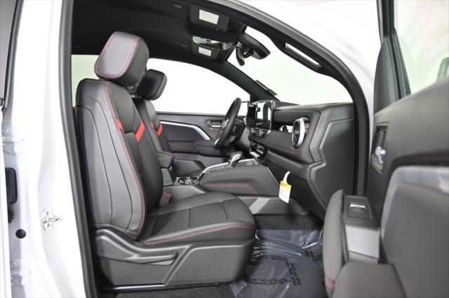 Photo of 2025 Summit White Chevrolet Colorado