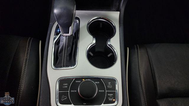 Photo of 2016 Ivory Jeep Grand Cherokee