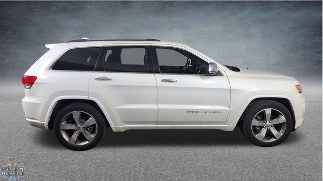 Photo of 2016 Ivory Jeep Grand Cherokee