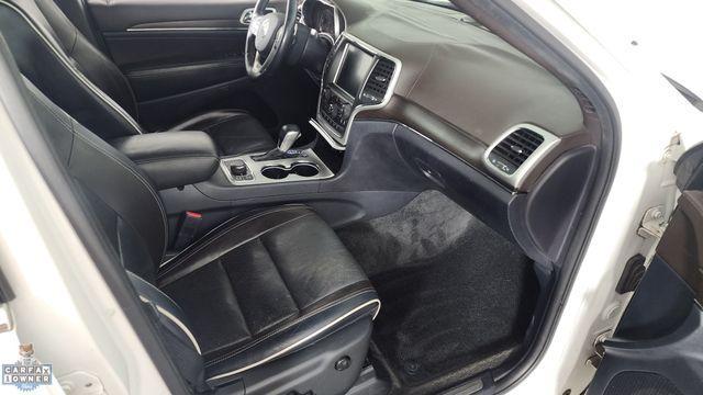 Photo of 2016 Ivory Jeep Grand Cherokee