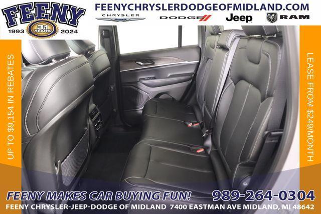 Photo of 2025 Silver Zynith Jeep Grand Cherokee