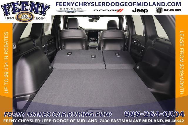 Photo of 2025 Silver Zynith Jeep Grand Cherokee