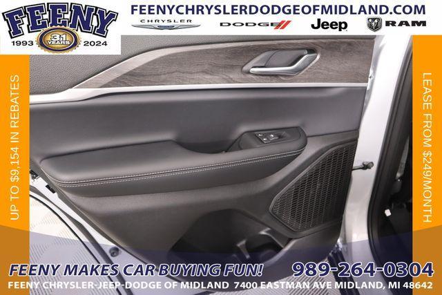 Photo of 2025 Silver Zynith Jeep Grand Cherokee