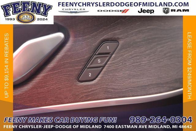 Photo of 2025 Silver Zynith Jeep Grand Cherokee