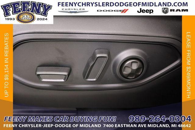 Photo of 2025 Silver Zynith Jeep Grand Cherokee