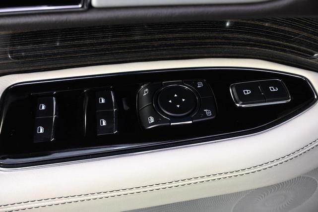 Photo of 2024 Pristine White Metallic Tri-Coat Lincoln Navigator