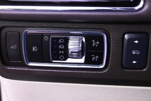 Photo of 2024 Pristine White Metallic Tri-Coat Lincoln Navigator