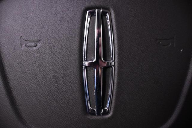 Photo of 2024 Pristine White Metallic Tri-Coat Lincoln Navigator