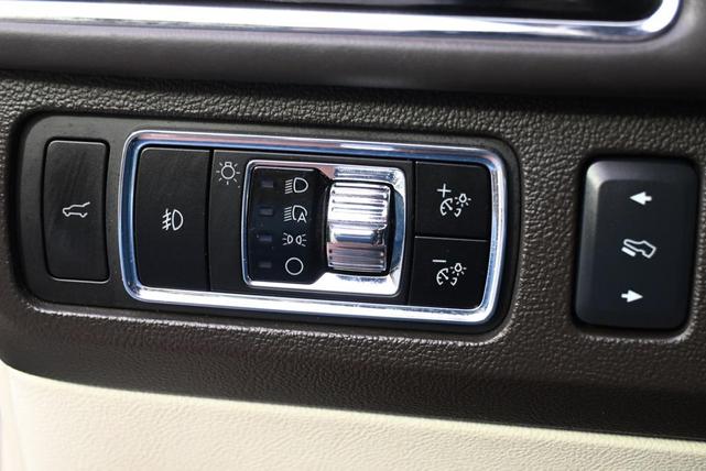 Photo of 2024 Pristine White Metallic Tri-Coat Lincoln Navigator