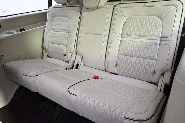 Photo of 2024 Pristine White Metallic Tri-Coat Lincoln Navigator