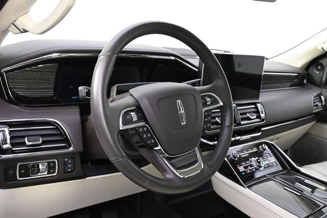 Photo of 2024 Pristine White Metallic Tri-Coat Lincoln Navigator