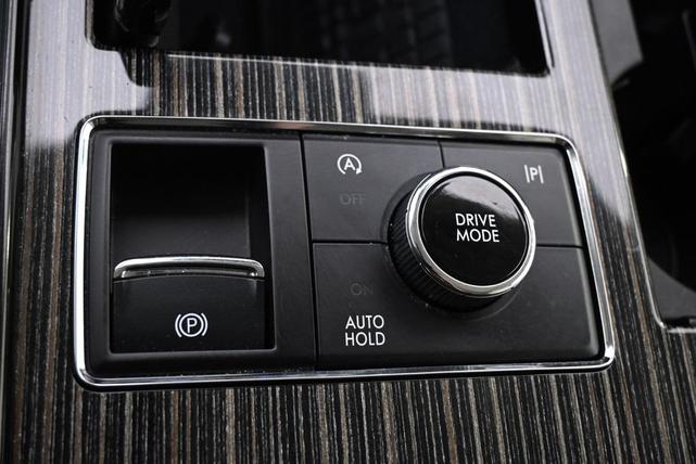 Photo of 2024 Pristine White Metallic Tri-Coat Lincoln Navigator