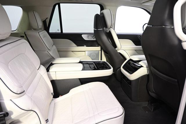 Photo of 2024 Pristine White Metallic Tri-Coat Lincoln Navigator
