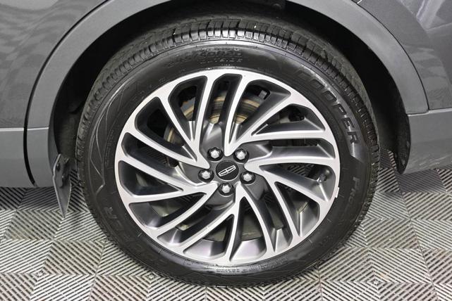 Photo of 2019 Magnetic Gray Metallic Lincoln Nautilus