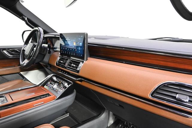 Photo of 2022 Black Metallic Lincoln Navigator