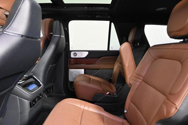 Photo of 2022 Black Metallic Lincoln Navigator