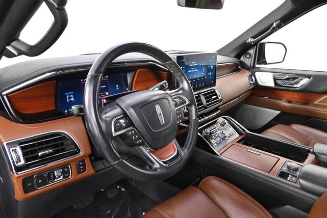 Photo of 2022 Black Metallic Lincoln Navigator